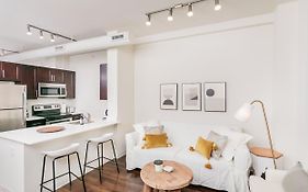 1Br Luxury Studio Historic Building, Parking, Rooftop Deck & Gym